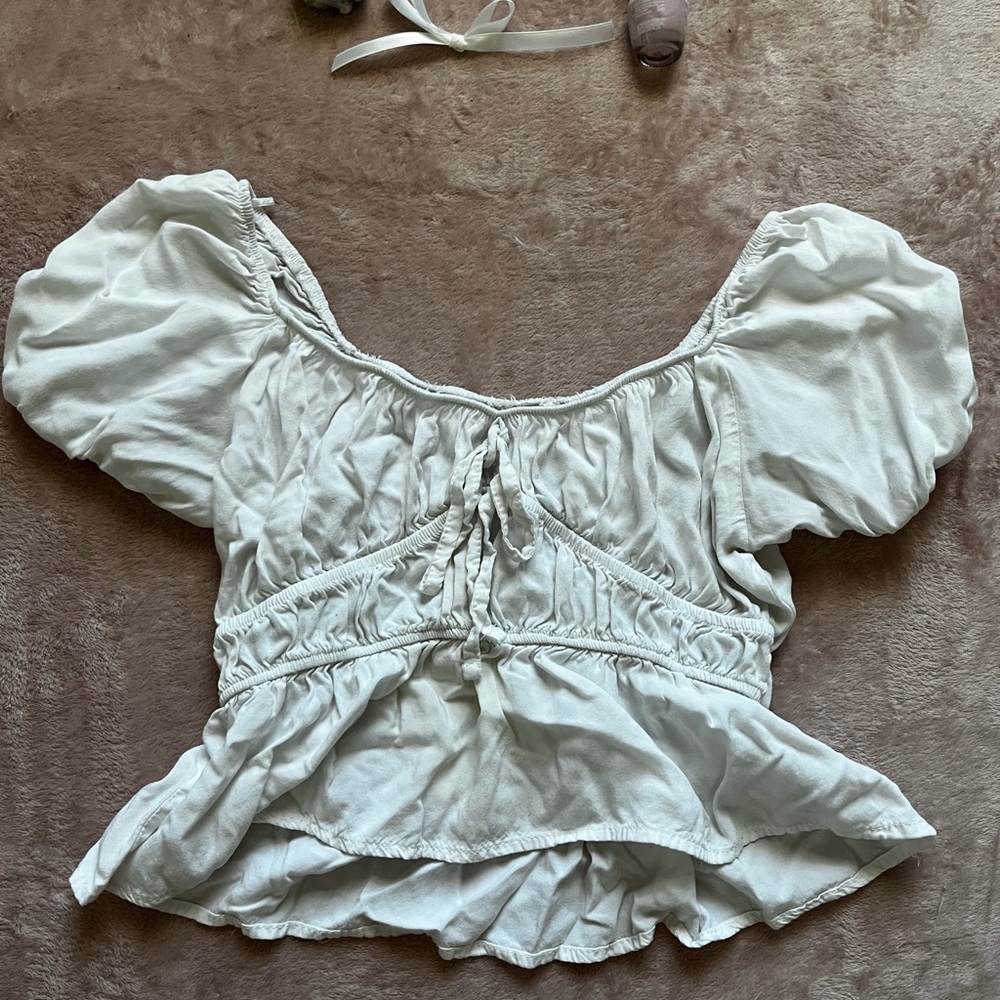 White puff sleeve Flattering top🤍🐚